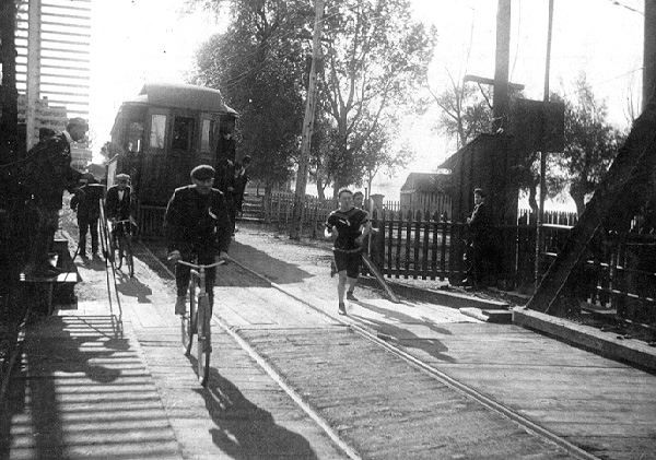 James Duffy in the 1912 Around the Bay Road Race