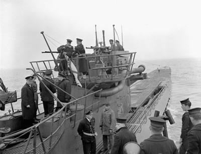 Quelques U-boot allemands, y compris le U-130, qui se trouve au large de la côte de la Nouvelle-Écosse sur cette photo, se sont rendus à la MRC après la fin de la guerre, en mai 1945.