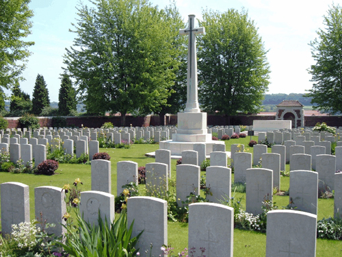 http://www.veterans.gc.ca/images/feature/vimy-ridge/Lievin-Communal-Cemetery.jpg