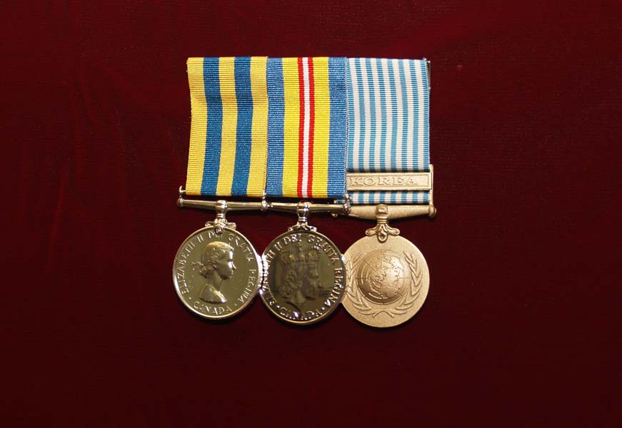 Example of mounting up to five medals.