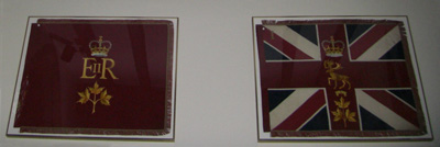 drapeau de la reine et drapeau Régimentaire