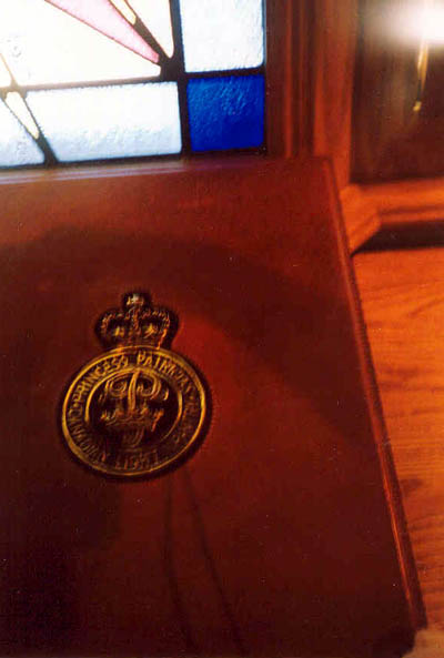 insigne du Princess Patricia's Canadian Light Infantry (PPCLI) sur le livre du Souvenir.
