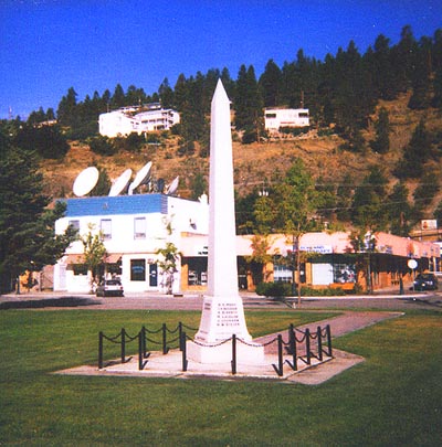 obelisk (surroundings)