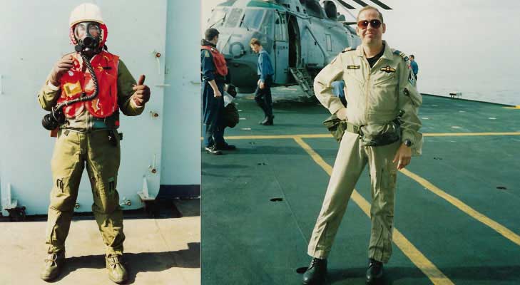 Charles Cormier muni de son équipement de protection contre les armes chimiques (à gauche) et sur le pont du NCSM Protecteur, devant son hélicoptère Sea King.