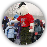 Juno l'ours polaire, mascotte de l'Armée canadienne.