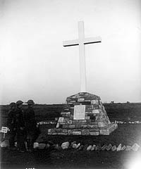 Monument aux soldats de la 1re Division du Canada qui ont péri pendant la prise de la crête de Vimy, Février 1918.