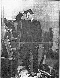 Le jeune Walter Allward dans son studio, vers 1914.