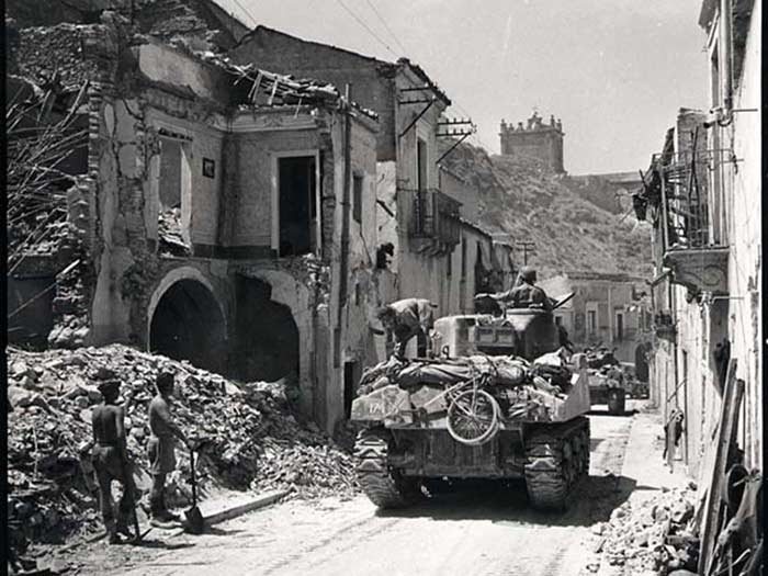 Régiment de  Trois-Rivières in Regalbuto, Sicily, on  August 4, 1943.