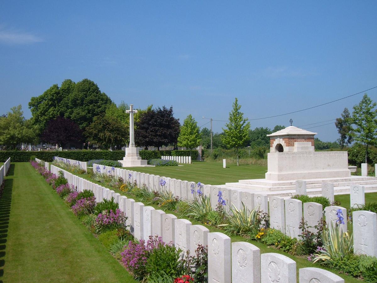 Annexe du cimetière communal de Barlin, France
