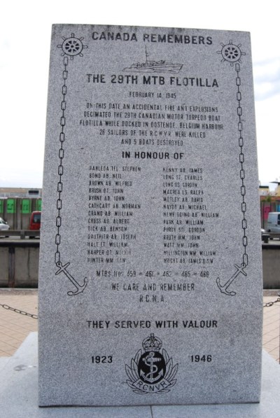 Inscription sur le Monument commémoratif de la Marine à Oostende