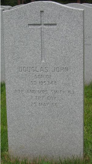 Pierre tombale de Douglas John Smith