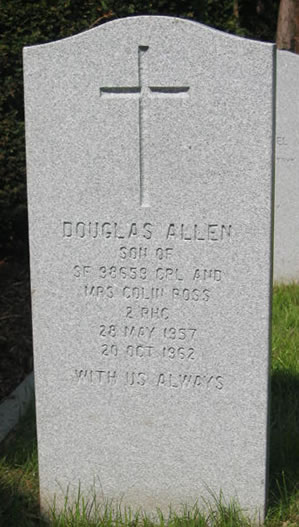 Headstone of Douglas Allen Ross