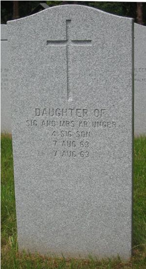 Pierre tombale de Infant Daughter Unger