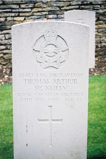 Headstone of Thomas Arthur McNeilly