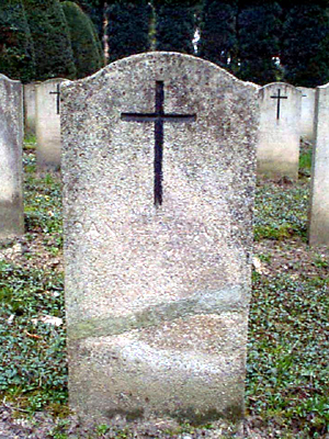 Pierre tombale originale, remplacée en 2003