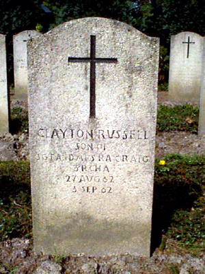 Original headstone prior to replacement in 2003