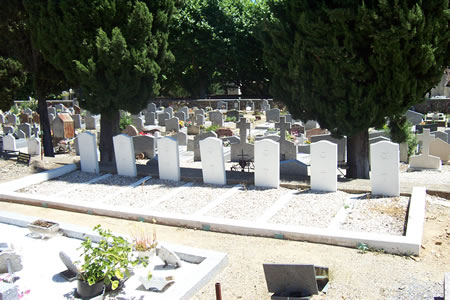 Grave Markers of the crew of the Wellington in Le Vigan cemetery