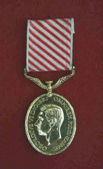 Médaille de l'Aviation.  Médaille ovale en argent de 1,375 pouce de largeur et 1,625 pouce de longueur.