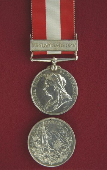 Médaille du service général au Canada. Une médaille circulaire en argent de 1,42 pouce de diamètre.