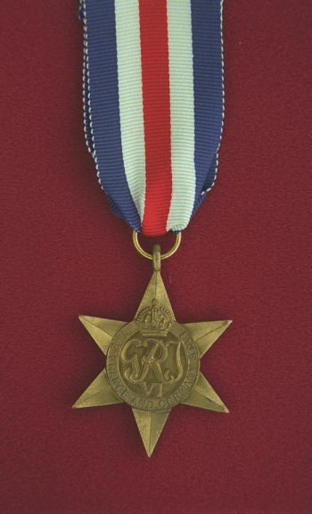 Étoile France-Allemagne.  Une médaille circulaire en argent (pur à 80 %) de 1,42 pouce de diamètre.