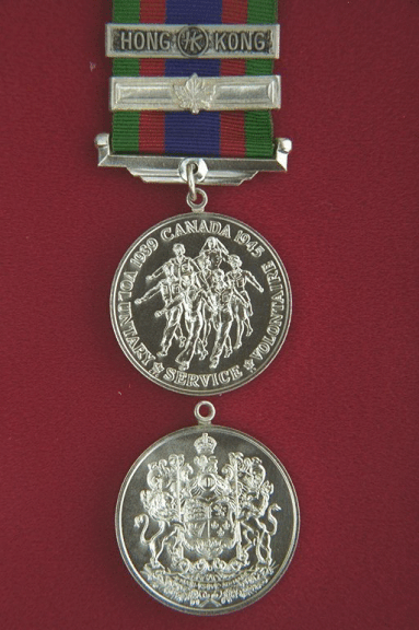 Hong Kong Bar. A circular medal of copper and zinc alloy (silver in colour), 1.42 inches (36 mm) in diameter.