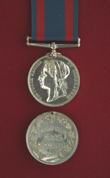 Médaille du Nord-Ouest canadien. Une médaille circulaire en argent de 1,42 pouce de diamètre.