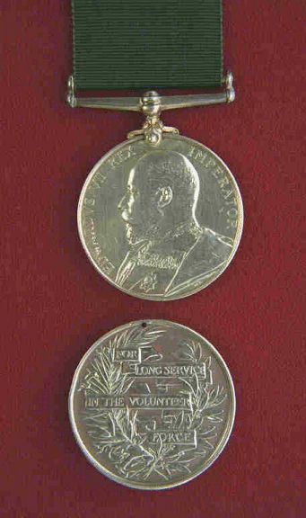 Médaille d'ancienneté de Service Volontaire.  Médaille d'argent circulaire de 1,42 pouce de diamètre.