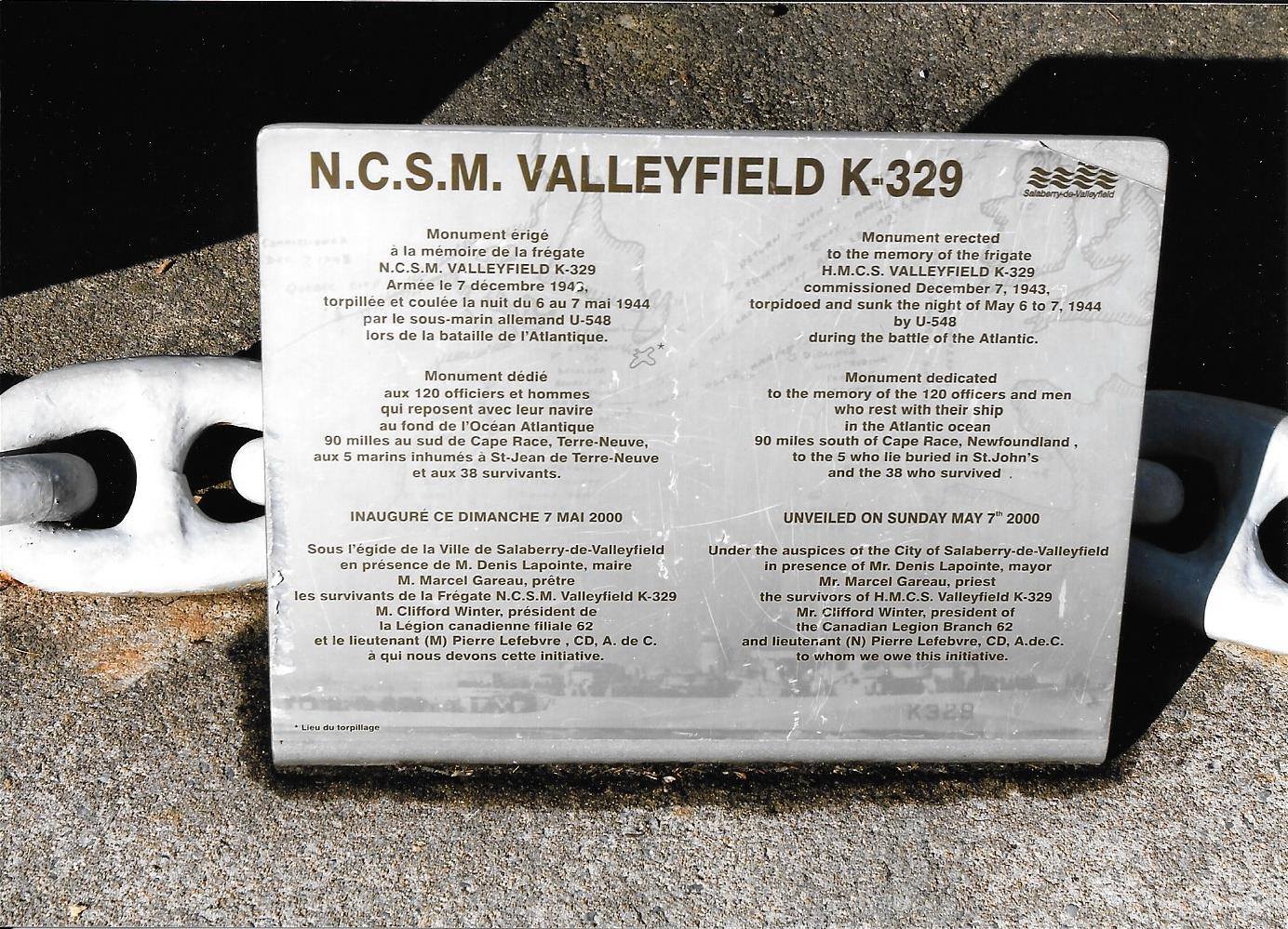 Plaque bilingue mémorial HMCS-Valleyfield K329