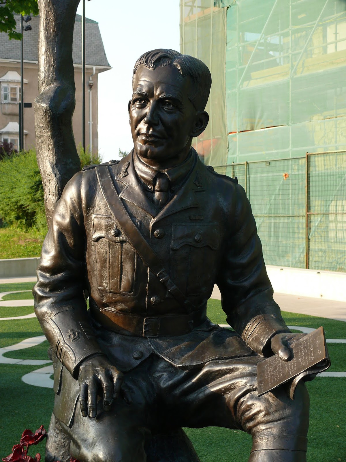 Statue of Lieutenant-Colonel John McCrae