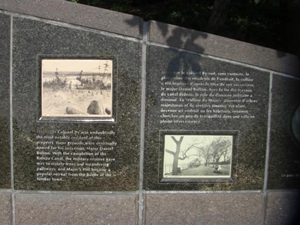 Plaque de l`histoire du nom du parc/devant
