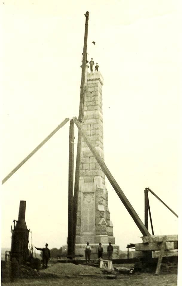 Aurora War Memorial construction, 1925.
