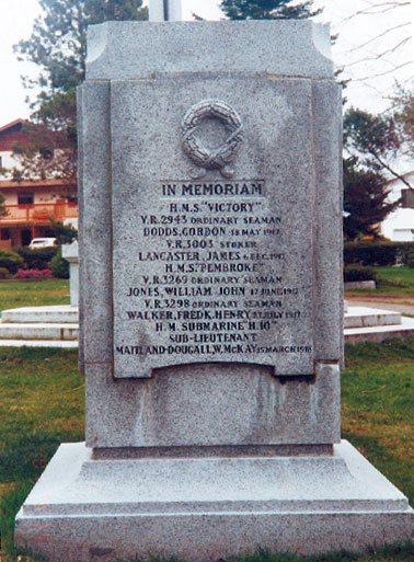 mémorial naval dans le coin sud-est du cimetière de Ross Bay