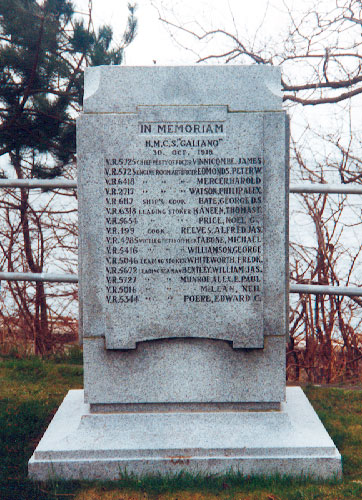 face nord du mémorial naval dans le coin sud-est du cimetière de Ross Bay