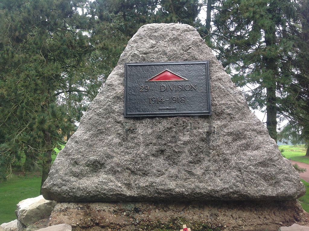 Le triangle rouge, symbole de la 29e Division britannique
