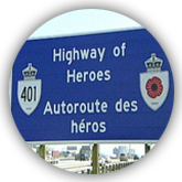 Panneau routier de l'Autoroute des héros