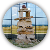 Inukshuk, une sculpture Inuit en pierres.
