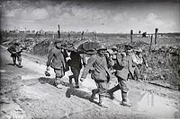 Arrivée de blessés. Crête de Vimy, Avril 1917.