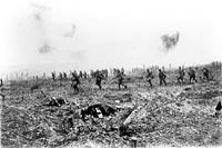 Progression du 29e Bataillon d'infanterie dans le No Man's Land à travers les fils barbelés et sous un tir nourri pendant la bataille de la crête de Vimy.