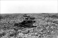 Tranchée allemande ravagée sur la crête de Vimy et capturée par les Canadiens, Avril 1917.