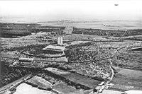 Vue aérienne du dévoilement du Monument commémoratif du Canada à Vimy.