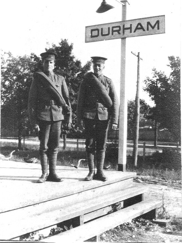 Photo of George and John Ledingham