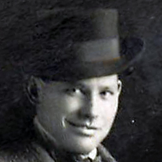 Photo of EARL PETTIPIECE