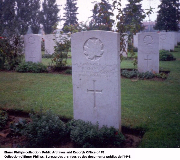 Grave marker for R. Reynolds
