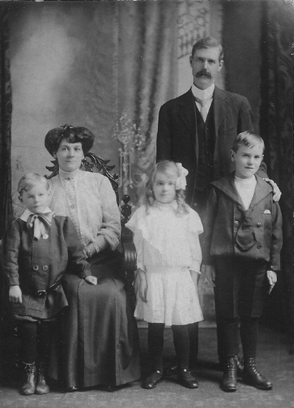 Photo of Frederick Tompsett's family