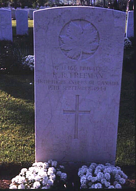 Headstone of Raymond R. Freeman