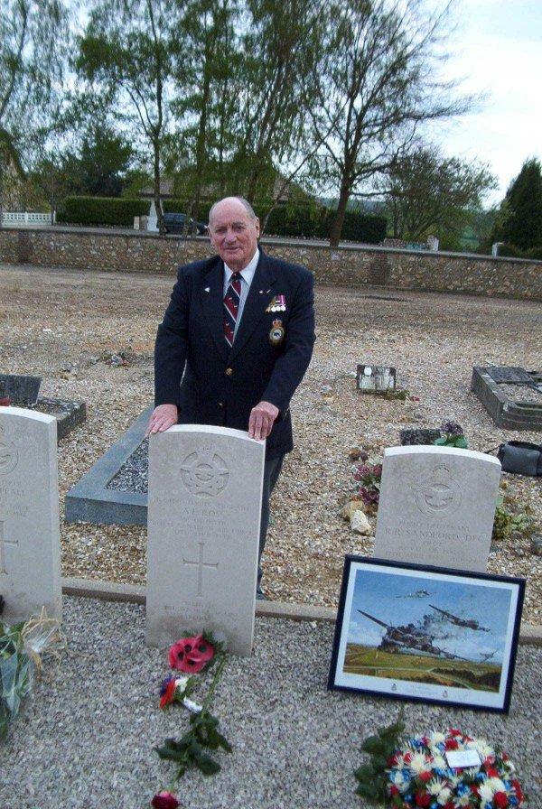 Grave marker, photo 2