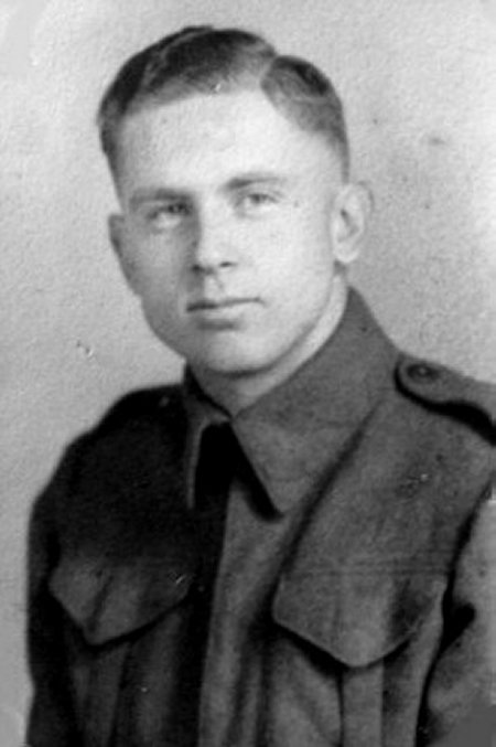 Photo of Robert Llewellyn Davies