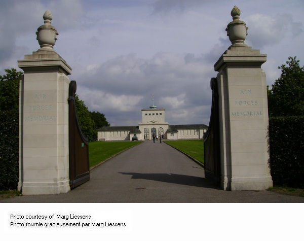 Entrance to Runnymede Memorial