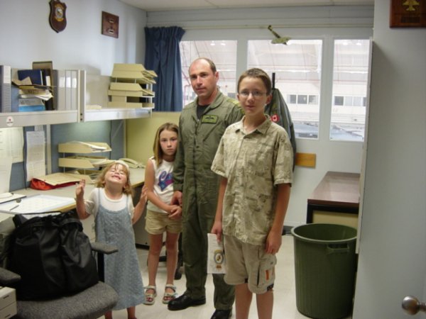 Photo of Kevin and his children